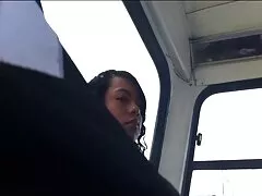 Au travail, mon mari la baise sur le canapé. porno dangue