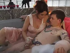 Les jeunes lesbiennes russes ont film italien porn eu du plaisir les uns avec les autres.