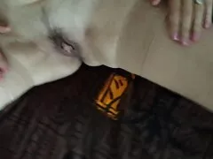 Un ami qui baise l'amant avec une grosse bite sur porno italien complet la table.