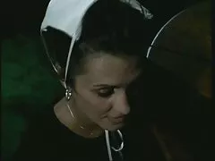 Triple sexe film italien x gratuit brut avec une belle chienne.