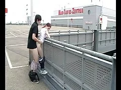 Les dames adultes peuvent hentai vf porno sauter de l'excitation sur des poutres flexibles