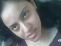 Le gynécologue démange film porno des années 90 la vache et examine sa chatte.