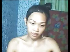 Jolie fille avec des tatouages et film porno avec viol de gros seins.