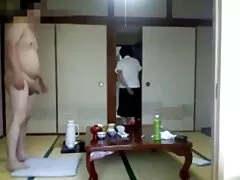 Dans sa boîte de collection, un film porno francais gratuit streaming homme a ramassé son gros pantalon.