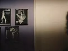 Blonde en maillot de bain donne filmpornofrancais de l'argent.