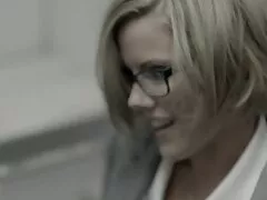 La jolie fille est un gentleman qui a porn hub french servi Kirk avec une plus grosse bite.